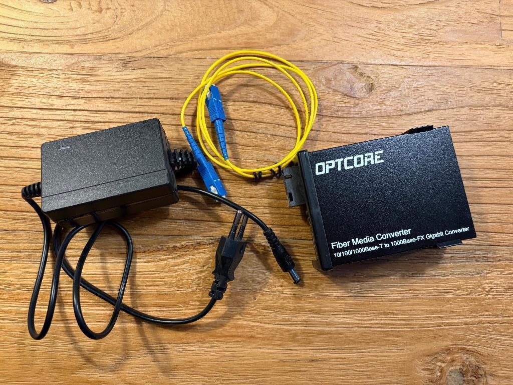OPTCORE Gigabit Fiber Media Converter MC-GSB11-A20C, Ophalen of Verzenden, Zo goed als nieuw, Router, Optcore