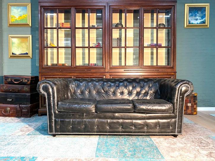 Stoere Chesterfield bank vintage zwart GRATIS BEZORGD, Huis en Inrichting, Banken | Voetenbanken en Poefen, Zo goed als nieuw