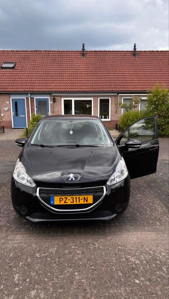 Peugeot 208 1.2 5-D 2014 Zwart, Auto's, Peugeot, Particulier, Benzine, A, Hatchback, Handgeschakeld, Geïmporteerd, Zwart, Voorwielaandrijving