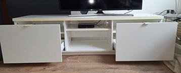 Televisiemwubel beschikbaar voor biedingen