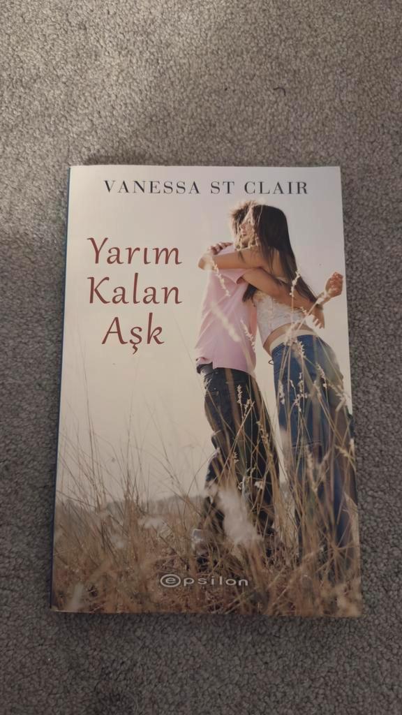 Yarim kalan ask - Vanessa ST Clair, Boeken, Romans, Zo goed als nieuw, Ophalen