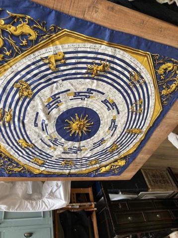 Hermès Dies et Hore (astrologie) sjaal, vintage, authentiek beschikbaar voor biedingen