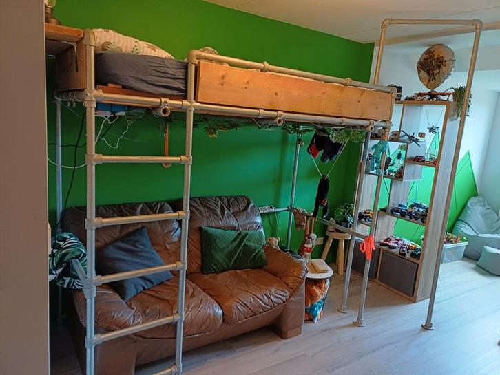 Hoogslaper van steigerbuis, met brandweerpaal, Huis en Inrichting, Slaapkamer | Stapelbedden en Hoogslapers, Zo goed als nieuw
