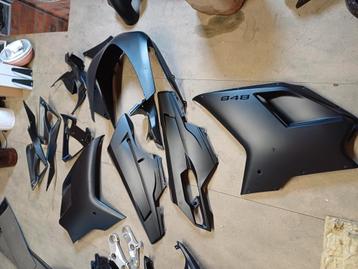 Ducati 848 1098 1198 kuip delen  beschikbaar voor biedingen