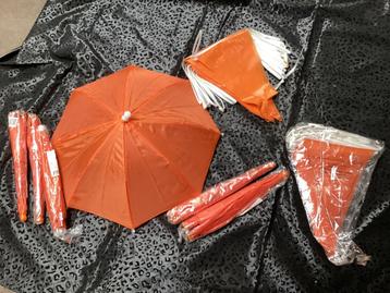 Oranje of koningsdag feestpakket hoofdparaplu’s, vlaggetjes