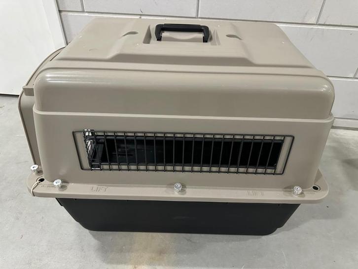 Reisbench hond Autobench Transportbox M 13.5 kg 53x71x56 cm, Dieren en Toebehoren, Transportboxen, Zo goed als nieuw, Ophalen
