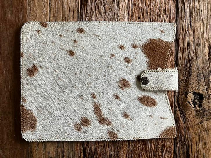 Koeienhuid tablet hoes, Computers en Software, Tablet-hoezen, Nieuw, Bescherming voor- en achterkant, 10 inch, Ophalen of Verzenden
