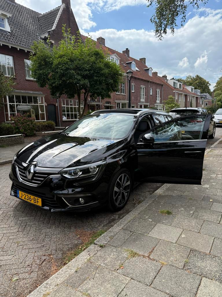 Renault MEGANE 1.3 TCe Limited Automaat|Keyless|Carplay|Pano, 15 km/l, Zwart, 4 cilinders, 1290 kg