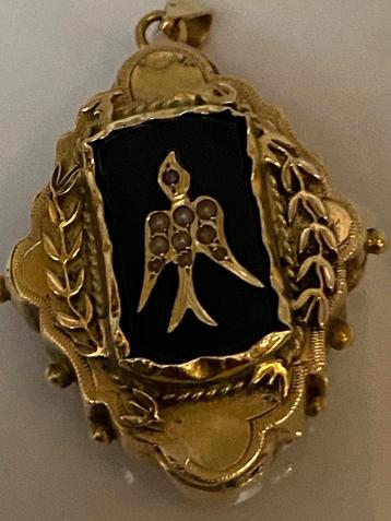 Antiek geel gouden hanger zwaluw  beschikbaar voor biedingen