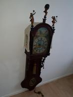 Antieke Friese staartklok met Atlas figuren, Antiek en Kunst, Ophalen