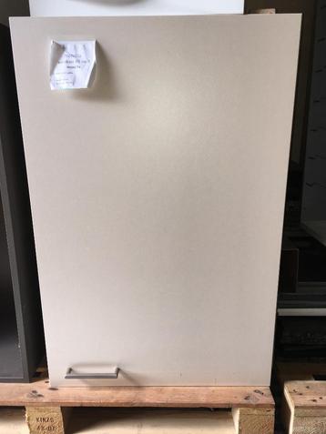 Wandkast met deur 60 x 91 x 34 cm (b x h x d)