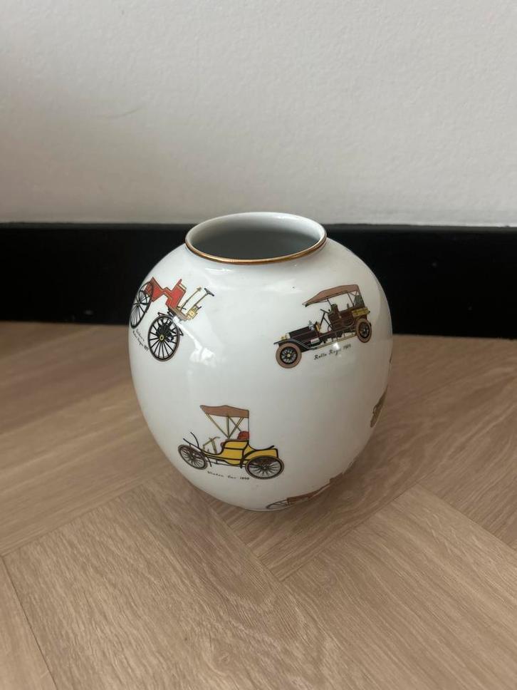 Vintage Vaas met Auto Motieven, Huis en Inrichting, Woonaccessoires | Vazen, Zo goed als nieuw, Wit, 50 tot 75 cm, Aardewerk of Porselein