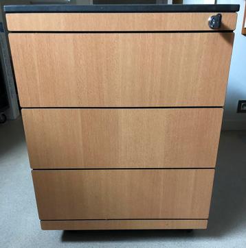 Bureau ladeblok beschikbaar voor biedingen