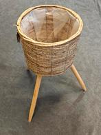 Rieten bloempot op pootjes, Huis en Inrichting, Ophalen, Overige kleuren, Minder dan 50 cm
