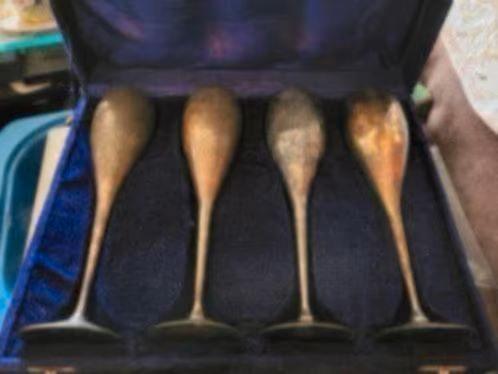 4 glazen in mooie doos, Verzamelen, Glas en Borrelglaasjes, Zo goed als nieuw, Overige typen, Ophalen of Verzenden