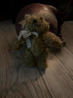 Oude teddybeer met strik, Kinderen en Baby's, Speelgoed | Knuffels en Pluche, Ophalen of Verzenden, Gebruikt, Beer