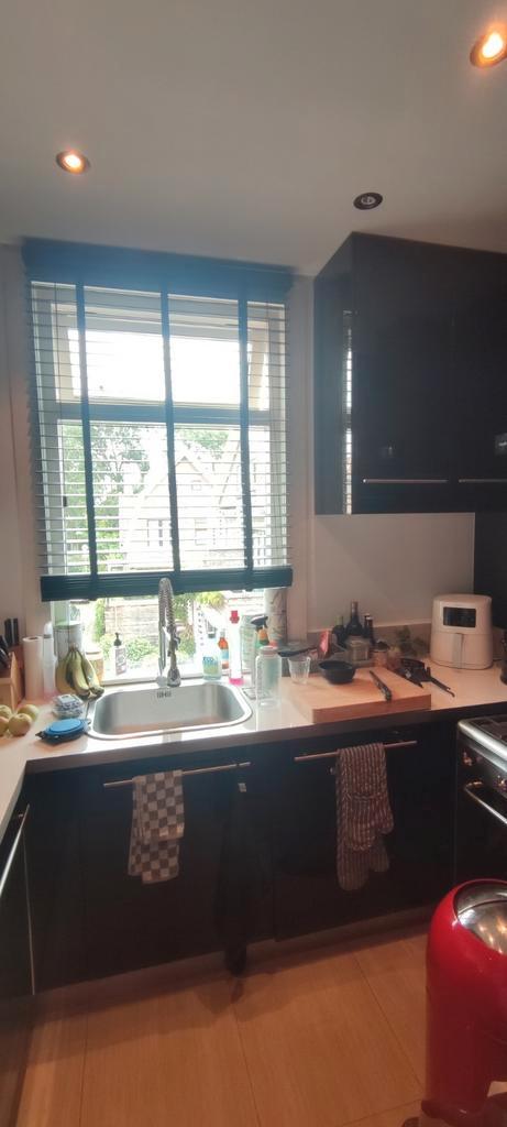 Zwarte hoogglans keuken met of zonder apparatuur, Huis en Inrichting, Keuken | Complete keukens, Zo goed als nieuw, Hoekkeuken