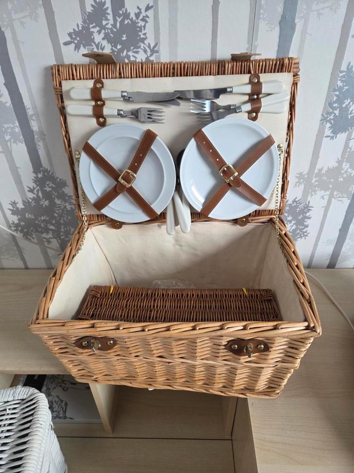 Leuke picknickmand met inhoud, Hobby en Vrije tijd, Picknickmanden, Gebruikt, Zonder inhoud, Ophalen of Verzenden