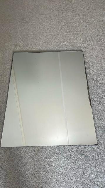 Spiegels 70 x 88 cm beschikbaar voor biedingen