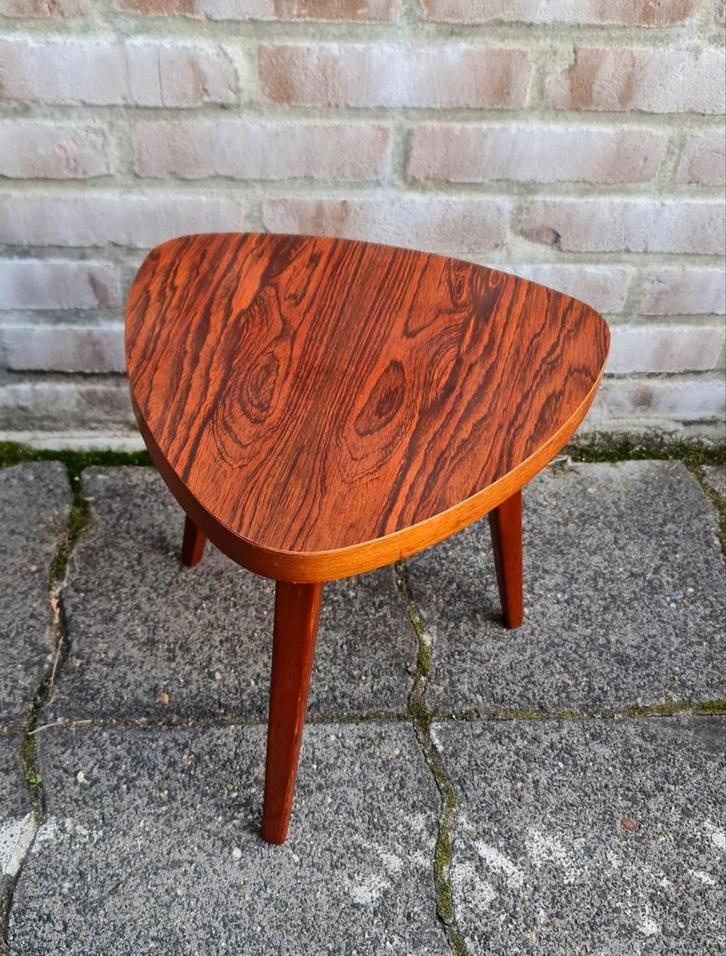Vintage plantentafel niertafeltje cognac bruin gevlamd blad, Huis en Inrichting, Krukjes, Gebruikt, Hout, Ophalen