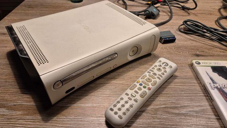 Xbox 360 (omgebouwd) + 5 games + afstandsbediening, Spelcomputers en Games, Spelcomputers | Xbox 360, Gebruikt, Zonder controller