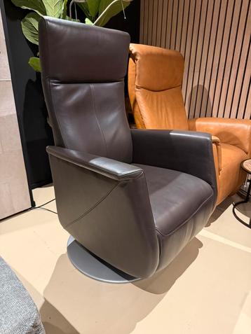 Prachtige Prominent staop relaxfauteuil met accu beschikbaar voor biedingen