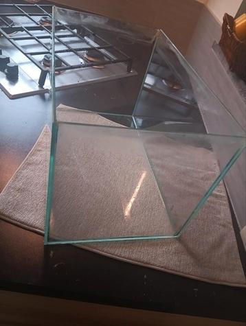 Aquarium 40x25x25 lees beschrijving  beschikbaar voor biedingen