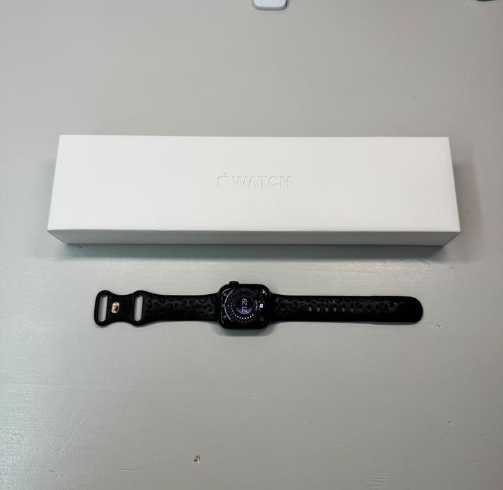 Apple watch series 8 - 87% - als nieuw, Sieraden, Tassen en Uiterlijk, Smartwatches, Zo goed als nieuw, iOS, Zwart, Afstand, Calorieverbanding