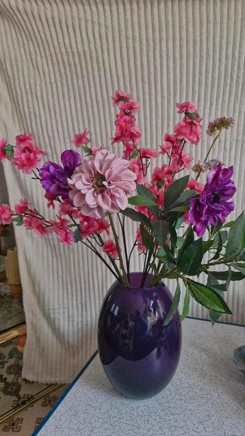 Vaas met kunstbloemen - Prachtige decoratie! beschikbaar voor biedingen
