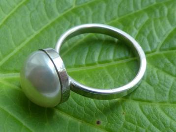 Zilveren ring met parel beschikbaar voor biedingen