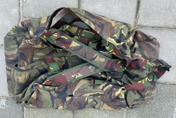 KL Woodland camouflage weekendtas beschikbaar voor biedingen