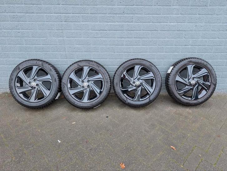 Toyota Aygo X(Cross) lichtmetalen velgen origineel winterset, Auto-onderdelen, Banden en Velgen, Banden en Velgen, Winterbanden