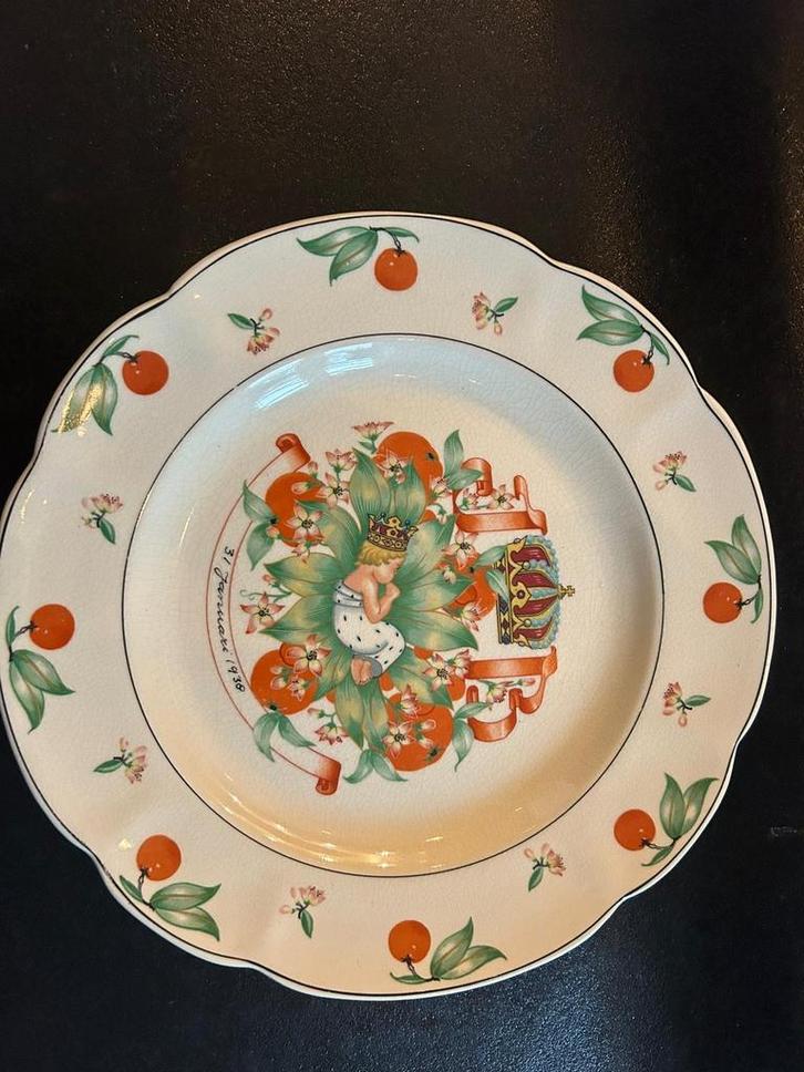 Geboorte wandbord Beatrix 31 Januari 1938 (26cm doorsnee), Antiek en Kunst, Antiek | Wandborden en Tegels, Ophalen of Verzenden