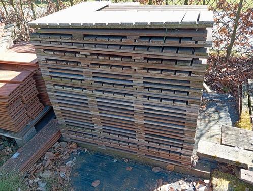 Ruim 20m² partij hardhouten vlondertegels, Tuin en Terras, Terrasdelen en Vlonders, Gebruikt, Hout, Ophalen