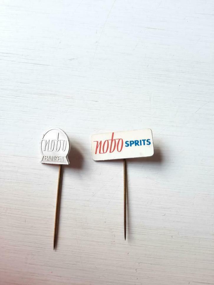 Nobo Sprits en Banket Speldjes Speldje, Verzamelen, Speldjes, Pins en Buttons, Zo goed als nieuw, Speldje of Pin, Merk, Ophalen of Verzenden