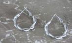 zilverkleurige oorbellen druppelvorm, Overige materialen, Ophalen of Verzenden, Zilver, Hangers