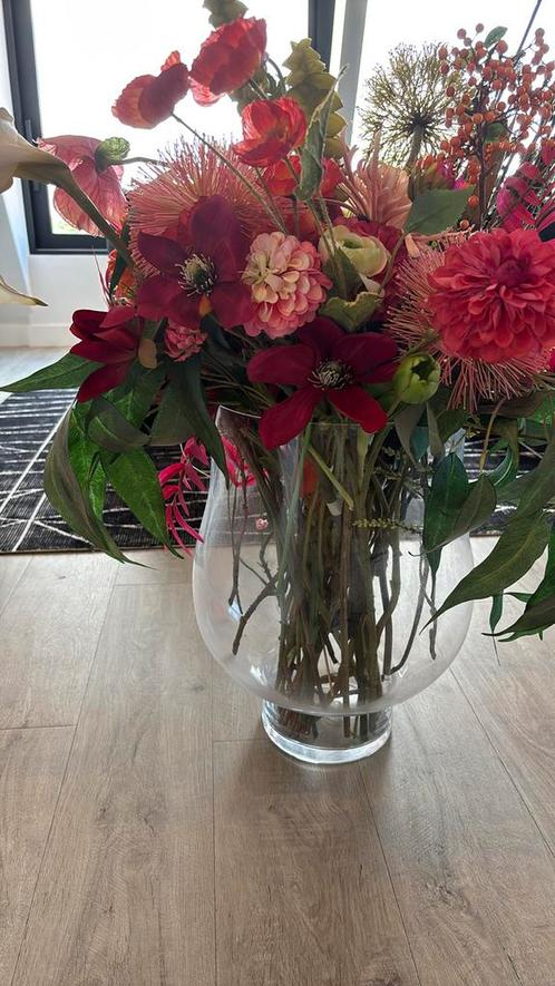 grote glazen vaas met zijde bloemen, Huis en Inrichting, Woonaccessoires | Kunstplanten en Kunstbloemen, Zo goed als nieuw, Ophalen