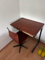 Vintage bureau met lades en stoel, Huis en Inrichting, Bureaus, Ophalen, Gebruikt, Bureau