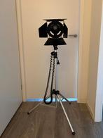 Filmlamp op statief, Huis en Inrichting, Lampen | Vloerlampen, Ophalen, De lamp past in diverse woonstijlen., Zo goed als nieuw