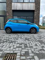 Toyota Aygo 5D 2018 Blauw X-play, Voorwielaandrijving, Zwart, Handgeschakeld, 3 cilinders