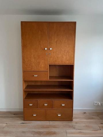 Houten buffet kast met lades beschikbaar voor biedingen