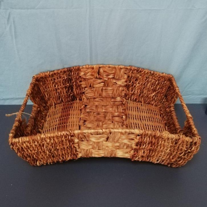 Bijzondere mand met boog, Huis en Inrichting, Woonaccessoires | Schalen en Manden, Gebruikt, Mand, Rechthoekig, Riet, Ophalen of Verzenden