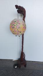 Antieke handgesneden houten staande drakenlamp, Huis en Inrichting, Ophalen, Gebruikt, Hout, 150 tot 200 cm