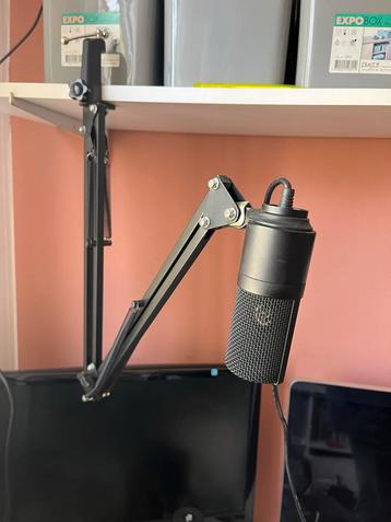 Usb microfoon met arm beschikbaar voor biedingen