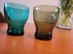 2x glaasje glas borrelglas Finland Fins blauw Suomi, Ophalen of Verzenden, Waterglas, Zo goed als nieuw