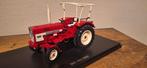 INTERNATIONAL 453 MINIATUUR TRACTOR 1:32, Ophalen, Nieuw, Tractor of Landbouw, Universal Hobbies