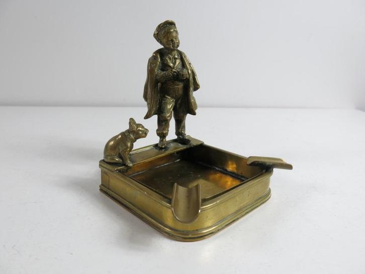 Oude brons/messing asbak rokende jongen met aslade, Antiek en Kunst, Curiosa en Brocante, Ophalen of Verzenden
