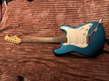 Richwood Stratocaster Metallic Blauw (amper gebruikt) beschikbaar voor biedingen
