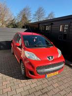 Peugeot 107 1.0 12V 5DR 2010 Rood, Auto's, Peugeot, Voorwielaandrijving, 4 stoelen, 68 pk, Origineel Nederlands