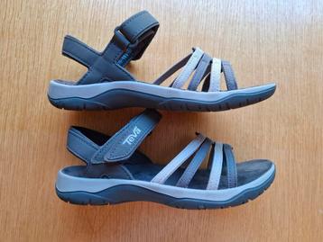 Teva sandalen maat 36. Zgan. beschikbaar voor biedingen